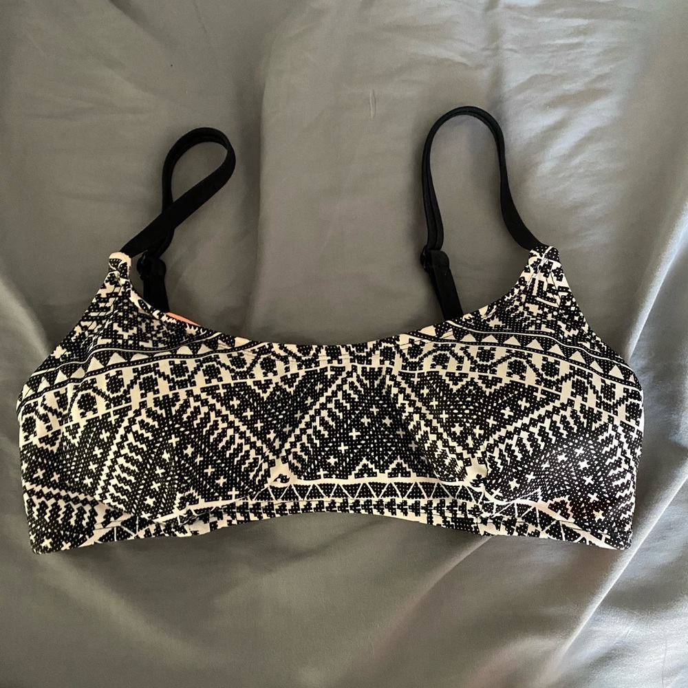 XHILARATION TRIBAL PRINT BIKINI TOP
